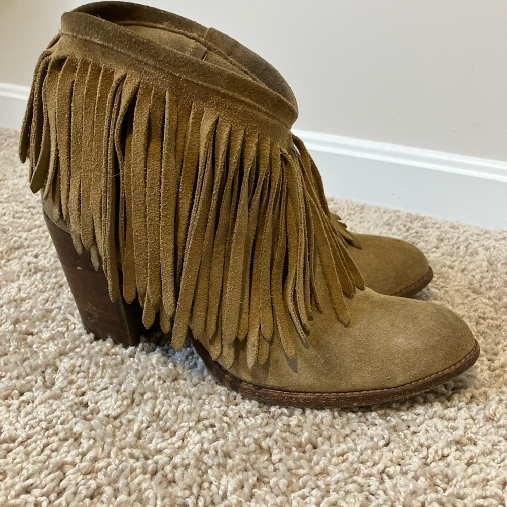 FRYE Womens Size 9B Distressed Tan Suede Fringe Heeled Ankle Boots Bootie - Picture 8 of 8